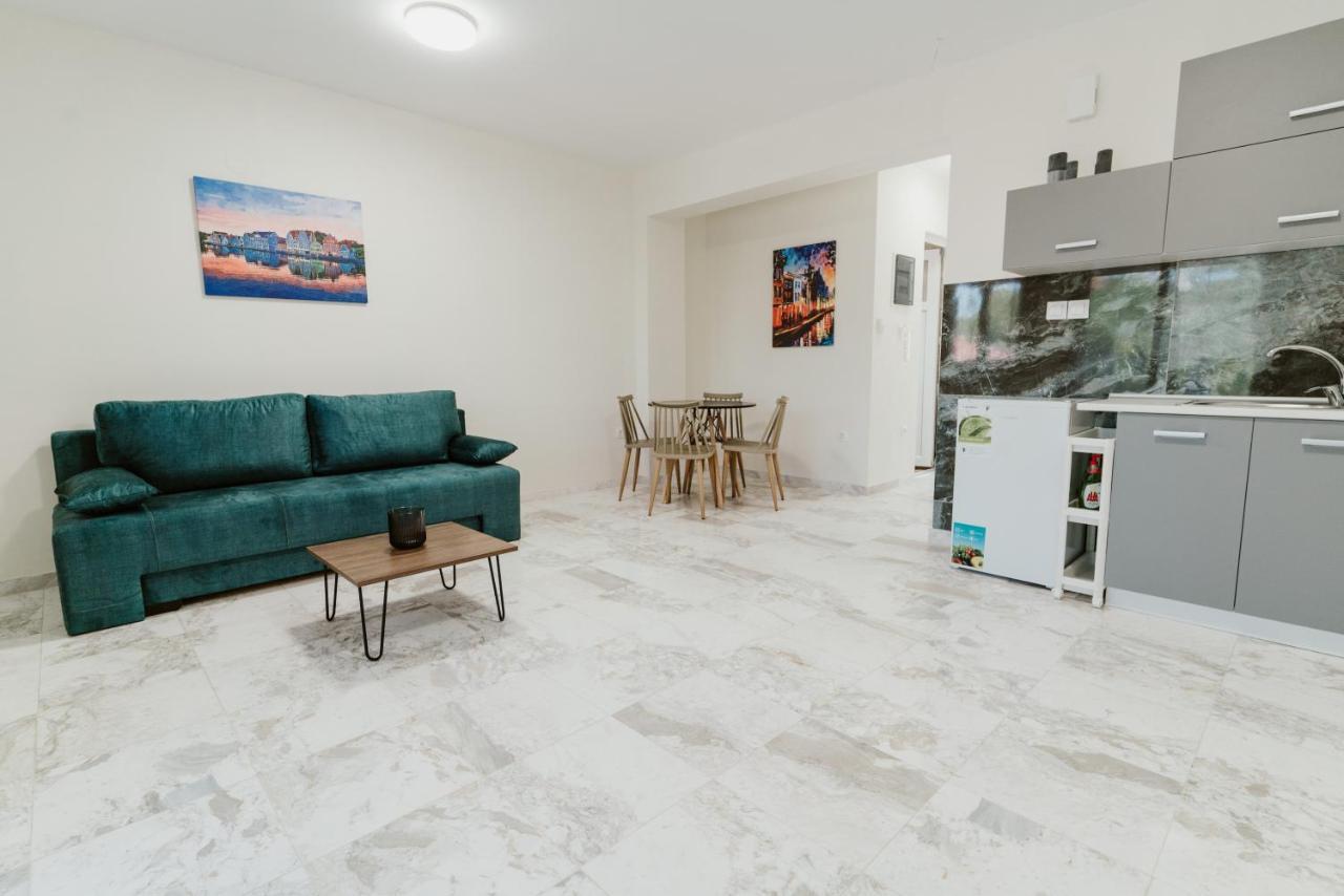 Blue And White Luxury Suites Nea Kallikrateia Zewnętrze zdjęcie