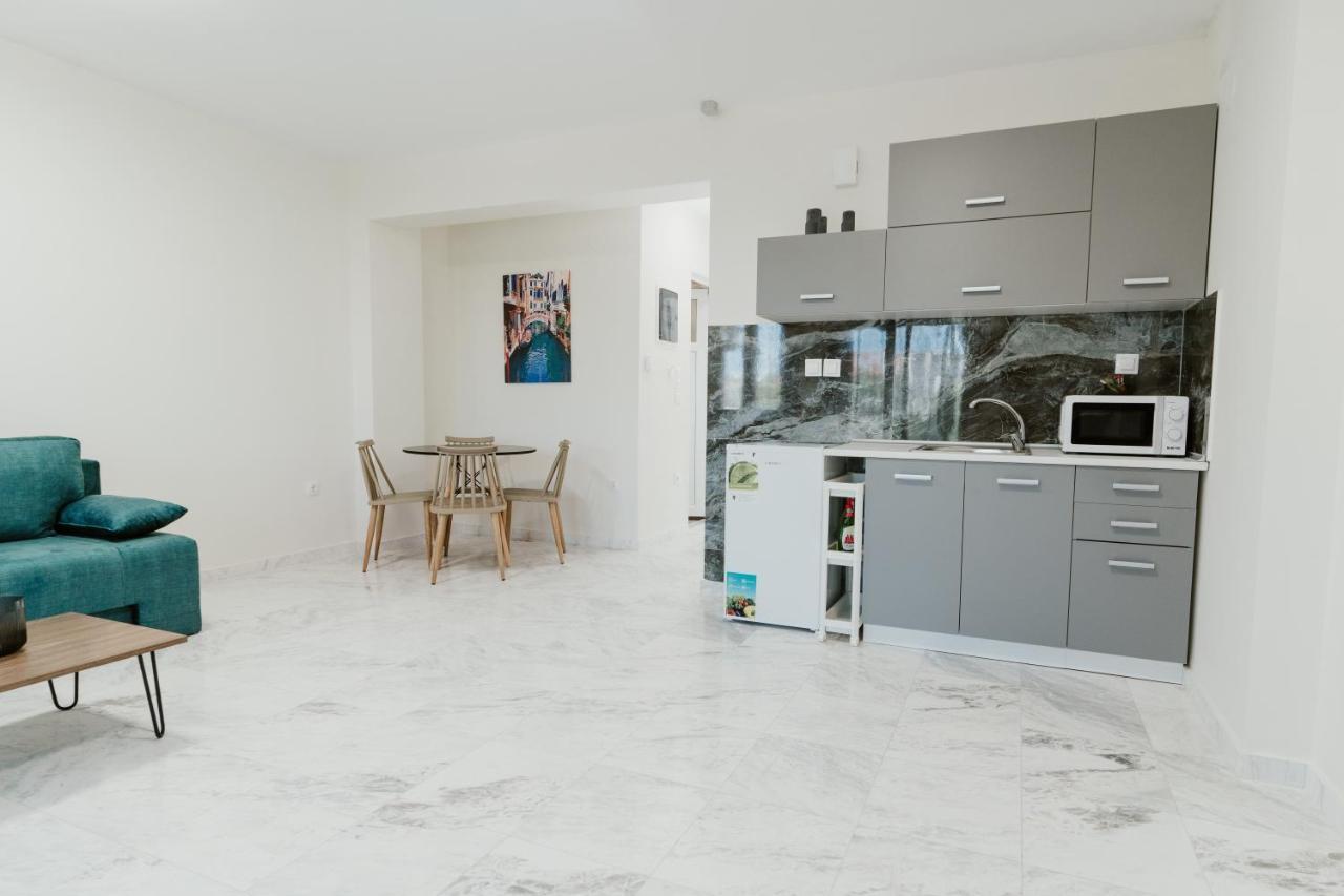 Blue And White Luxury Suites Nea Kallikrateia Zewnętrze zdjęcie