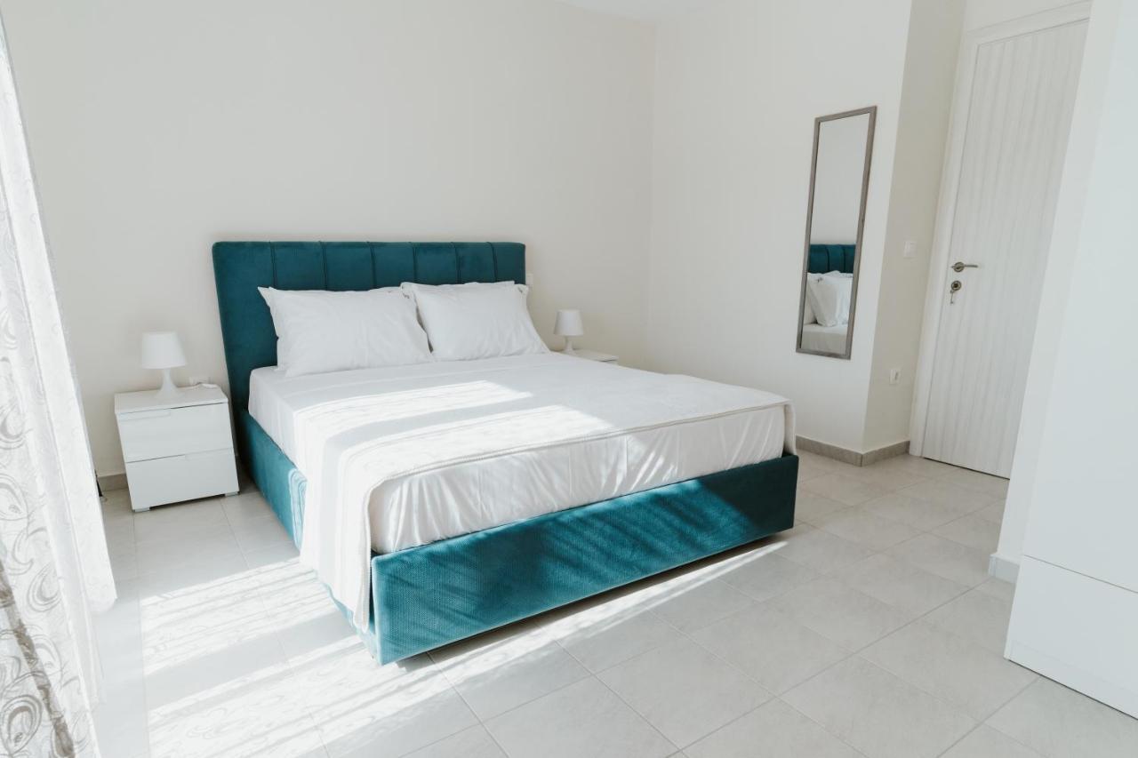 Blue And White Luxury Suites Nea Kallikrateia Zewnętrze zdjęcie