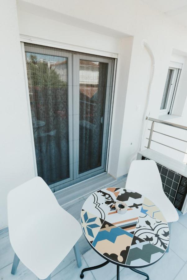 Blue And White Luxury Suites Nea Kallikrateia Zewnętrze zdjęcie