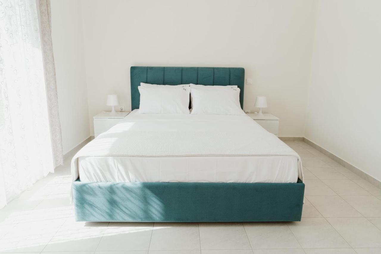 Blue And White Luxury Suites Nea Kallikrateia Zewnętrze zdjęcie