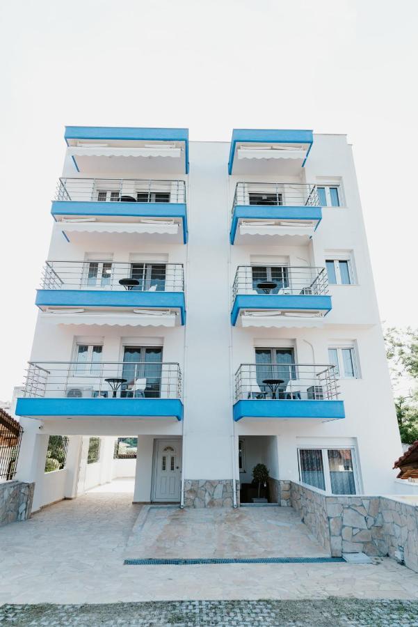 Blue And White Luxury Suites Nea Kallikrateia Zewnętrze zdjęcie