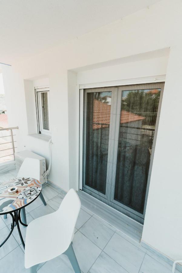Blue And White Luxury Suites Nea Kallikrateia Zewnętrze zdjęcie
