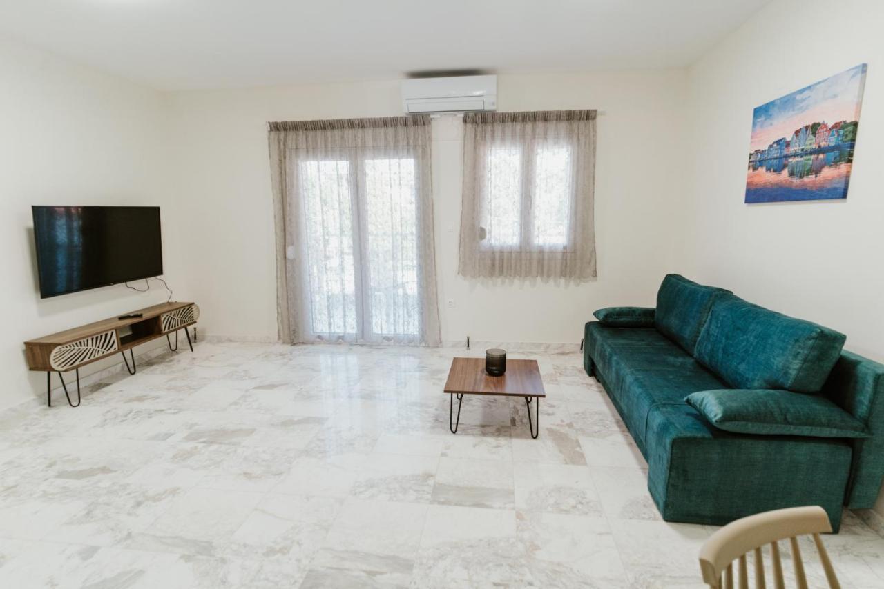 Blue And White Luxury Suites Nea Kallikrateia Zewnętrze zdjęcie