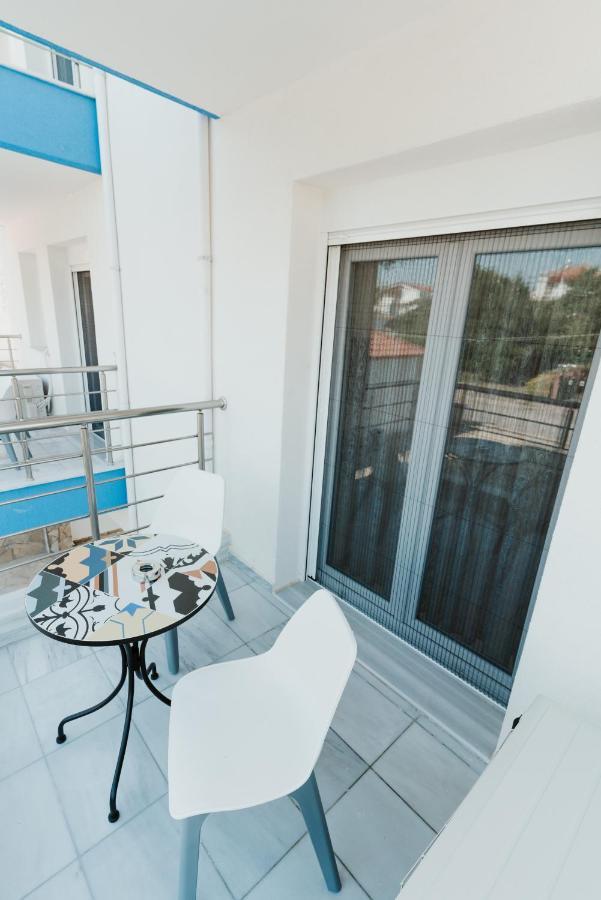 Blue And White Luxury Suites Nea Kallikrateia Zewnętrze zdjęcie