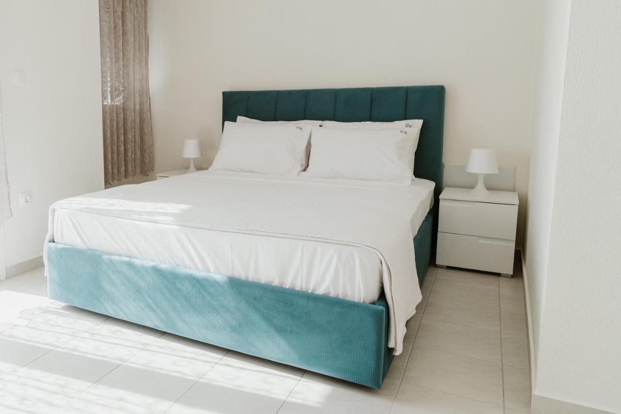 Blue And White Luxury Suites Nea Kallikrateia Zewnętrze zdjęcie