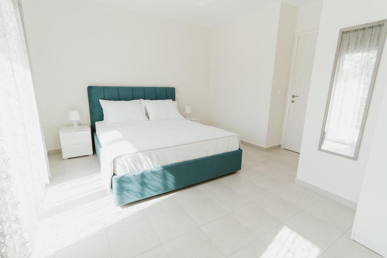 Blue And White Luxury Suites Nea Kallikrateia Zewnętrze zdjęcie