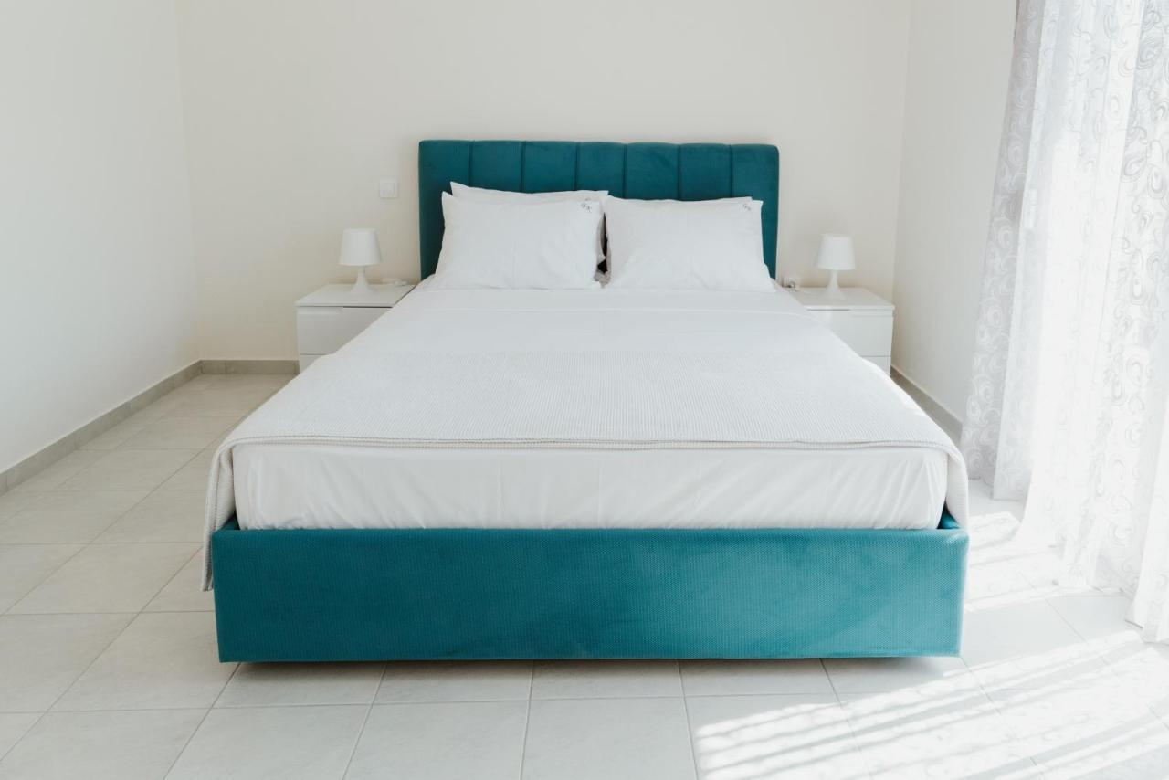 Blue And White Luxury Suites Nea Kallikrateia Zewnętrze zdjęcie