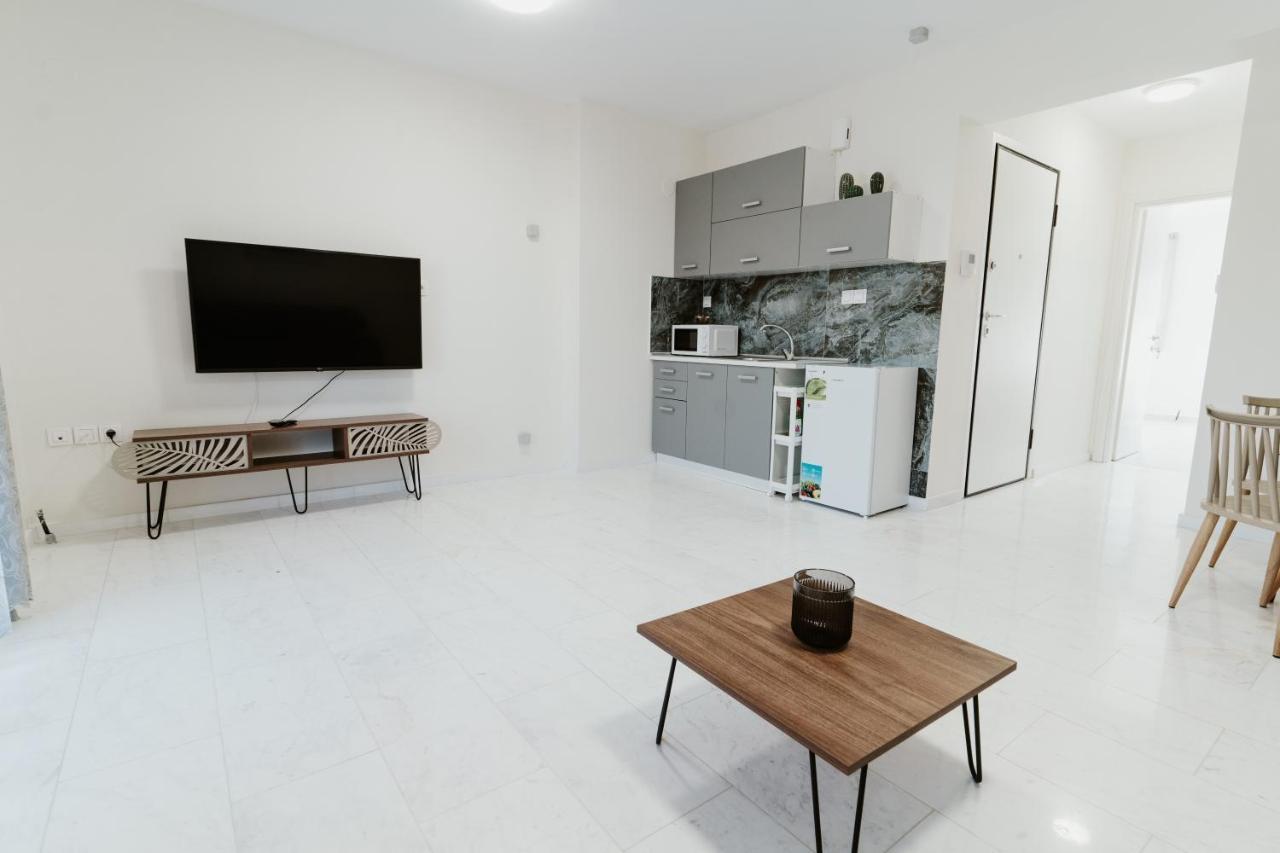 Blue And White Luxury Suites Nea Kallikrateia Zewnętrze zdjęcie